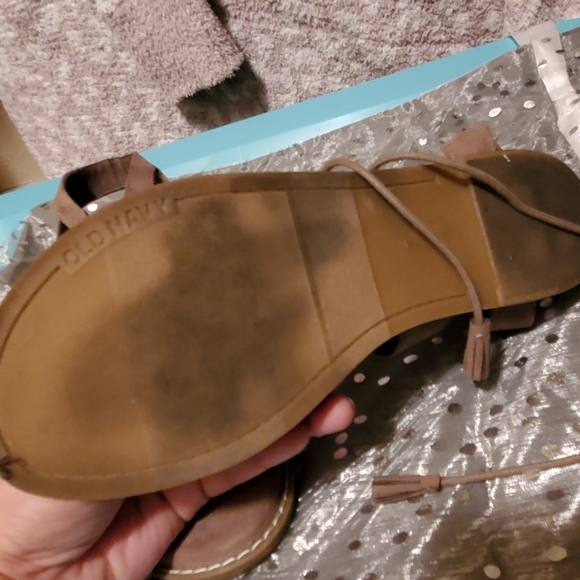 Old navy sandals - Picture 4 of 5
